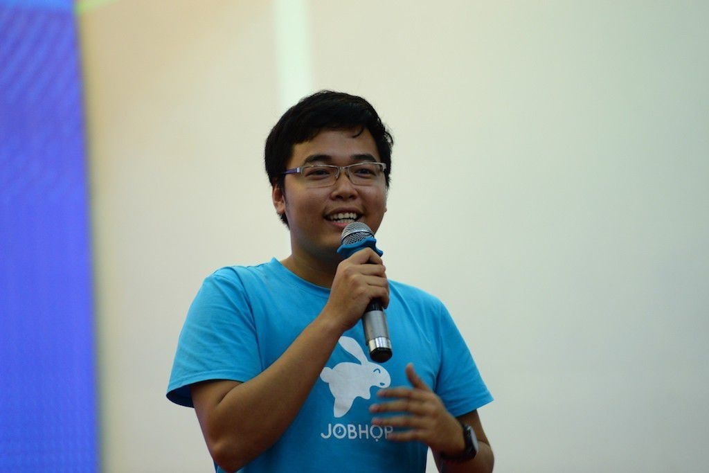 Diễn giả Lê Yên Thanh chia sẻ kinh nghiệm thành công của startup trẻ bước ra từ Giải NTĐV