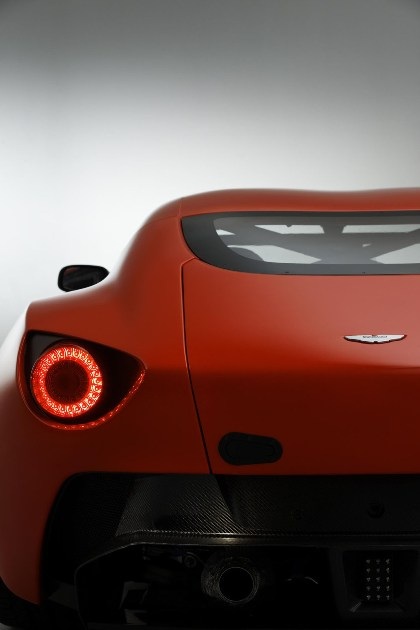 Aston Martin V12 Zagato - Ý lịch lãm, Anh mạnh mẽ  - 8