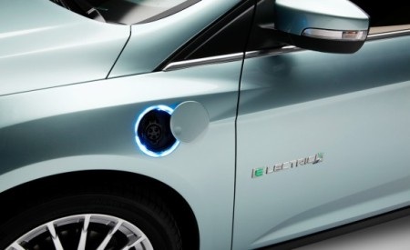 Chuyện vị trí cắm sạc trên ô tô chạy điện - 3 Chuyện vị trí cắm sạc trên ô tô chạy điện - 3