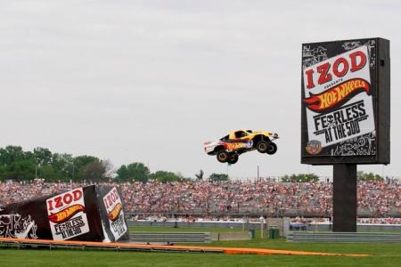 Kỷ lục “nhảy xa” của ô tô - 2 Kỷ lục “nhảy xa” của ô tô - 2