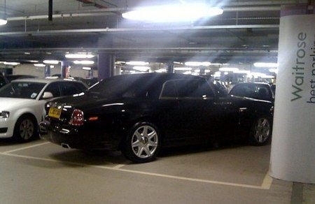 Những kiểu đậu xe khó thông cảm - 7