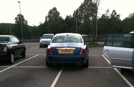 Những kiểu đậu xe khó thông cảm - 6