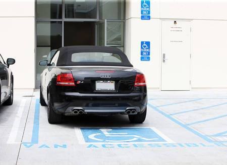 Những kiểu đậu xe khó thông cảm - 5