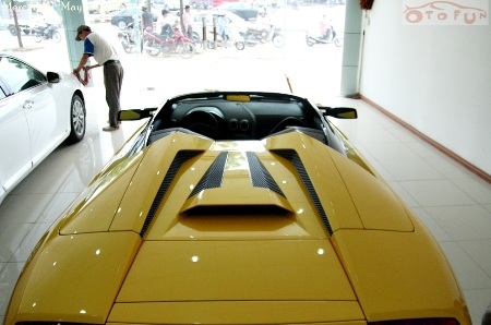 Cận cảnh Lamborghini LP640 mui trần tại Hà Nội - 14