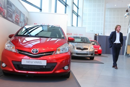 Toyota báo giá xe Yaris 2012  - 17