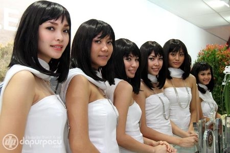 Dàn người đẹp tại Triển lãm ô tô Indonesia  - 9