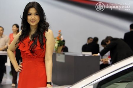 Dàn người đẹp tại Triển lãm ô tô Indonesia  - 13