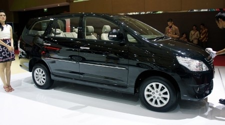Diện kiến Toyota Innova 2012 - 19