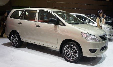 Diện kiến Toyota Innova 2012 - 4