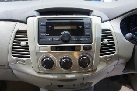 Diện kiến Toyota Innova 2012 - 8