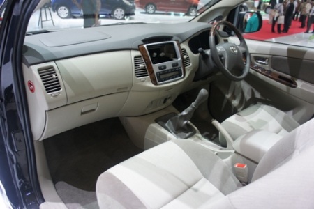 Diện kiến Toyota Innova 2012 - 7