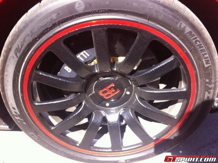 Siêu xe Bugatti Veyron trong sắc đỏ chói loà - 6