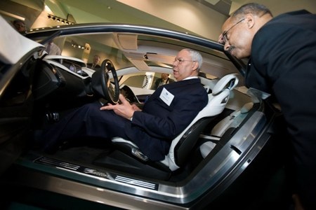 GM sản xuất xe Cadillac Converj chạy điện - 5