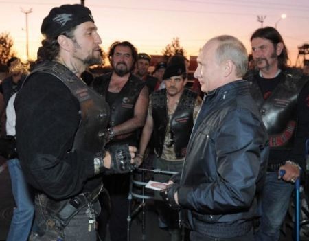 Thủ tướng Nga Putin cưỡi mô-tô "khủng" diễu hành - 3 Thủ tướng Nga Putin cưỡi mô-tô "khủng" diễu hành - 3