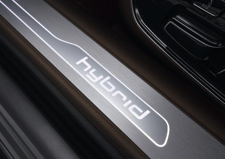 Audi A8 hybrid - Sang và “sạch” - 9 Audi A8 hybrid - Sang và “sạch” - 9