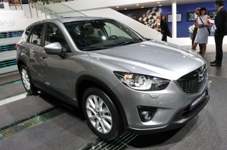Mazda CX-5 bất lợi về giá  - 1