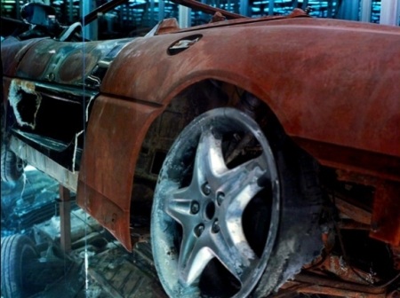 Đốt siêu xe Ferrari để làm nghệ thuật - 5 Đốt siêu xe Ferrari để làm nghệ thuật - 5