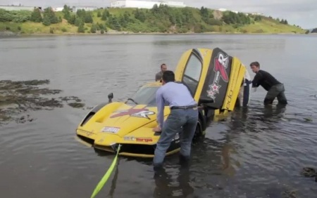 Cập nhật hình ảnh siêu xe 1,5 triệu USD lao xuống biển - 8