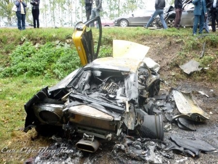 Siêu xe Lamborghini cháy rụi - 4 Siêu xe Lamborghini cháy rụi - 4