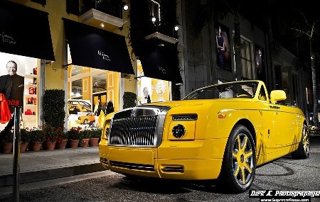 Chiêm ngưỡng chiếc Rolls-Royce vàng “đỏm dáng” - 2 Chiêm ngưỡng chiếc Rolls-Royce vàng “đỏm dáng” - 2