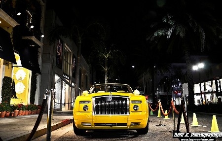 Chiêm ngưỡng chiếc Rolls-Royce vàng “đỏm dáng” - 3 Chiêm ngưỡng chiếc Rolls-Royce vàng “đỏm dáng” - 3