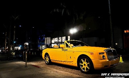 Chiêm ngưỡng chiếc Rolls-Royce vàng “đỏm dáng” - 6 Chiêm ngưỡng chiếc Rolls-Royce vàng “đỏm dáng” - 6