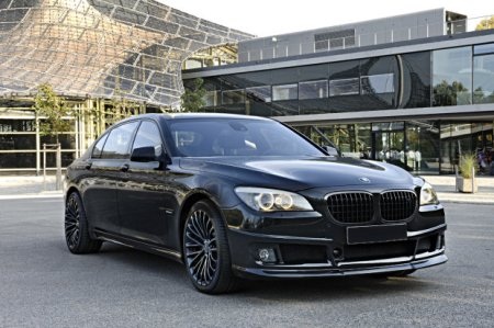 The Bonkers 2023 BMW 7Series Is A Luxury Beast With An Absurd 313Inch TV  Screen  The Autopian