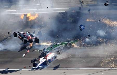 Tai nạn kinh hoàng trên đường đua Indy500 - 2