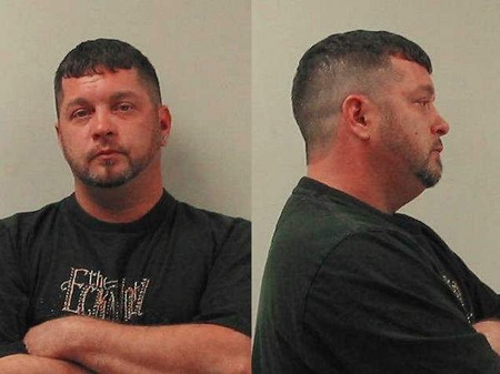 Bố say xỉn để con gái 9 tuổi lái ô tô - 2