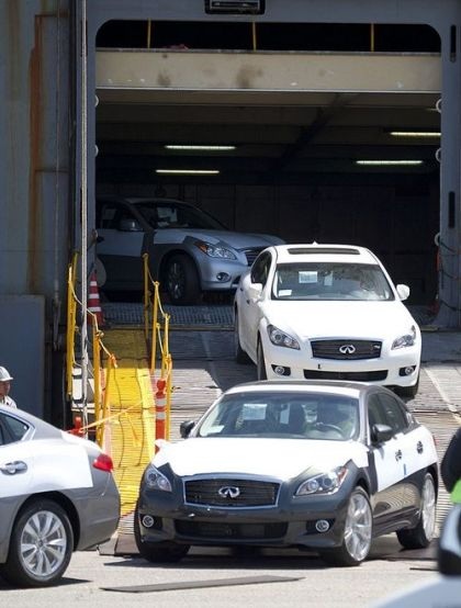 Ngành ô tô Mỹ “ăn mừng” vì đồng USD yếu - 1