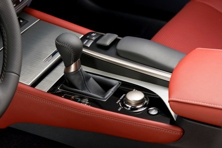 Lexus GS 350 thể thao hơn với gói nâng cấp F-Sport - 10 Lexus GS 350 thể thao hơn với gói nâng cấp F-Sport - 10