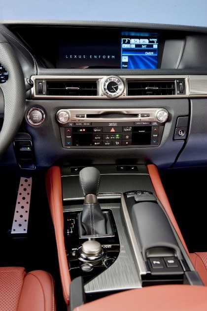 Lexus GS 350 thể thao hơn với gói nâng cấp F-Sport - 13 Lexus GS 350 thể thao hơn với gói nâng cấp F-Sport - 13
