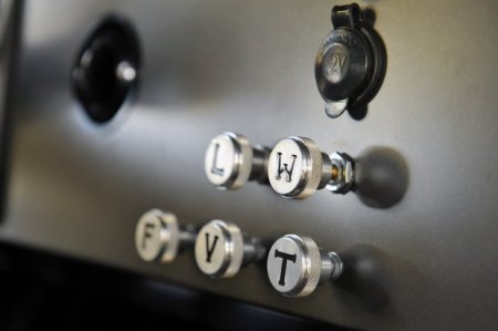 Icon Bronco - Đơn giản và thô ráp - 16