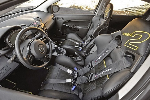 Mazda2 Turbo - Nhỏ mà “ngầu” - 2 Mazda2 Turbo - Nhỏ mà “ngầu” - 2