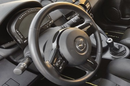 Mazda2 Turbo - Nhỏ mà “ngầu” - 3 Mazda2 Turbo - Nhỏ mà “ngầu” - 3