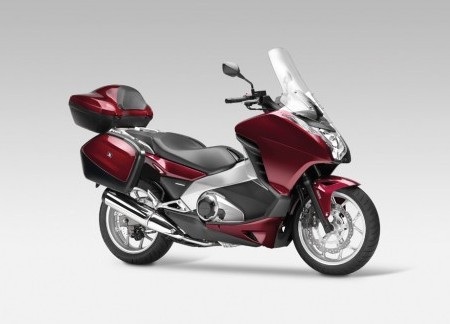 Honda ra mắt xe tay ga “khủng” - 2 Honda ra mắt xe tay ga “khủng” - 2
