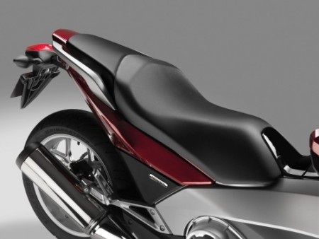 Honda ra mắt xe tay ga “khủng” - 14 Honda ra mắt xe tay ga “khủng” - 14