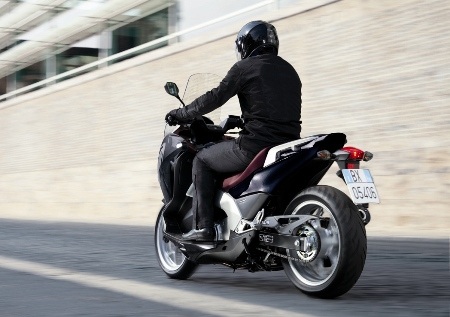 Honda ra mắt xe tay ga “khủng” - 20 Honda ra mắt xe tay ga “khủng” - 20