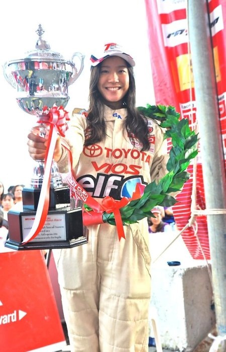 Hình ảnh quyến rũ của một tay đua nữ - 1 Hình ảnh quyến rũ của một tay đua nữ - 1