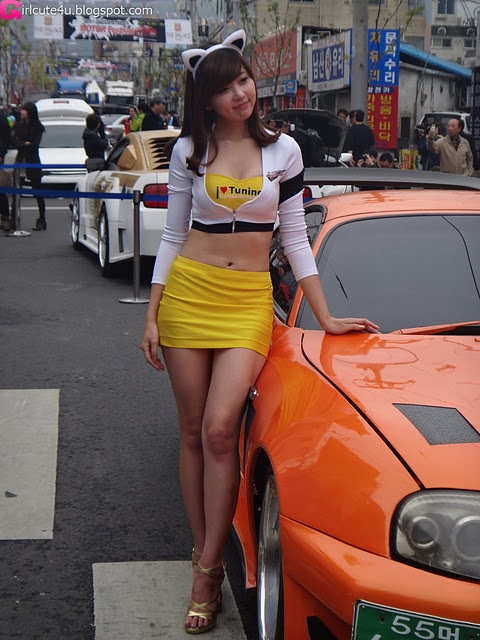 Người đẹp và xe xuống phố - 1