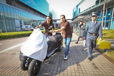 Xe Trung Quốc bị thu giữ vì kiểu dáng giống Piaggio MP3 - 4