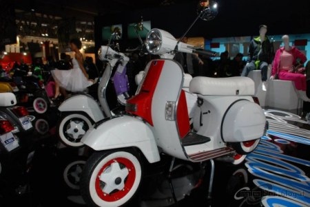 Cuộc chơi màu sắc của xe tay ga Ấn Độ - 7 Cuộc chơi màu sắc của xe tay ga Ấn Độ - 7