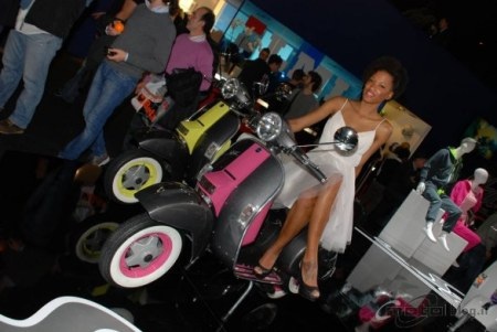 Cuộc chơi màu sắc của xe tay ga Ấn Độ - 9 Cuộc chơi màu sắc của xe tay ga Ấn Độ - 9