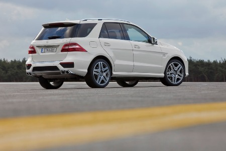 Mercedes trình làng xe ML63 AMG thế hệ mới - 2 Mercedes trình làng xe ML63 AMG thế hệ mới - 2