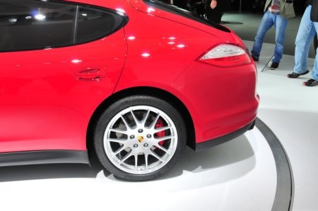 Porsche Panamera GTS - Nhanh hơn, mạnh hơn - 19