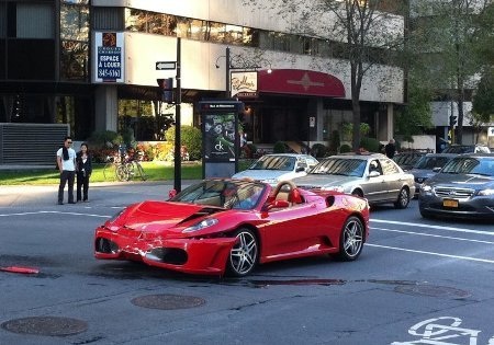 Siêu xe Ferrari liên tiếp gặp tai nạn - 1 Siêu xe Ferrari liên tiếp gặp tai nạn - 1