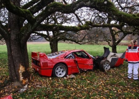 Siêu xe Ferrari liên tiếp gặp tai nạn - 3 Siêu xe Ferrari liên tiếp gặp tai nạn - 3