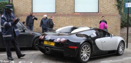 Chủ xe Bugatti Veyron tranh chỗ đậu xe của người khuyết tật - 1 Chủ xe Bugatti Veyron tranh chỗ đậu xe của người khuyết tật - 1