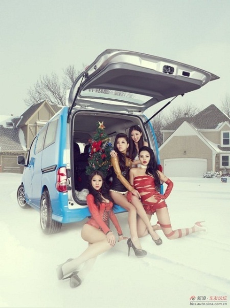 Người đẹp và xe đón Giáng sinh - 1 Người đẹp và xe đón Giáng sinh - 1