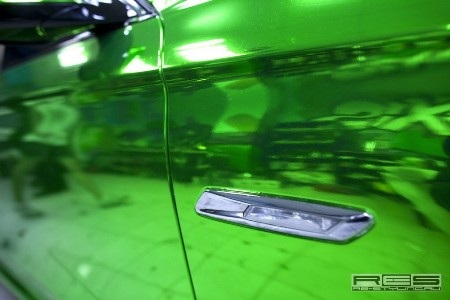 Một chiếc BMW 550i xanh chói lóa - 4 Một chiếc BMW 550i xanh chói lóa - 4